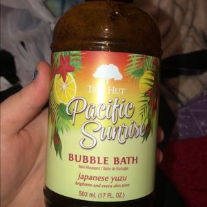 Tree hut pacific sunrise bubble bath